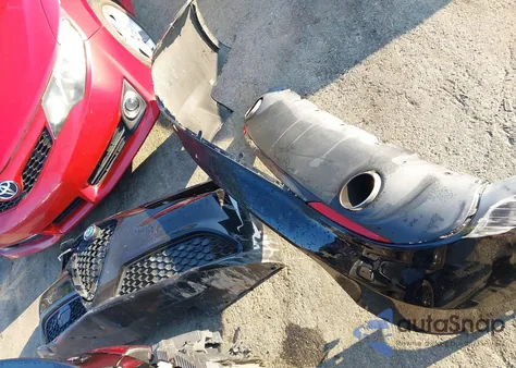 2017 Alfa Romeo Giulia Rwd из США, поврежденный, VIN ZARFAEBN9H7544888